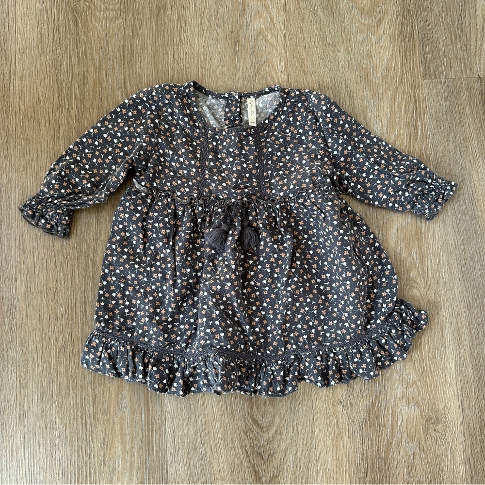Rylee + Cru Gray and White Tunic with Puffy Sleeves